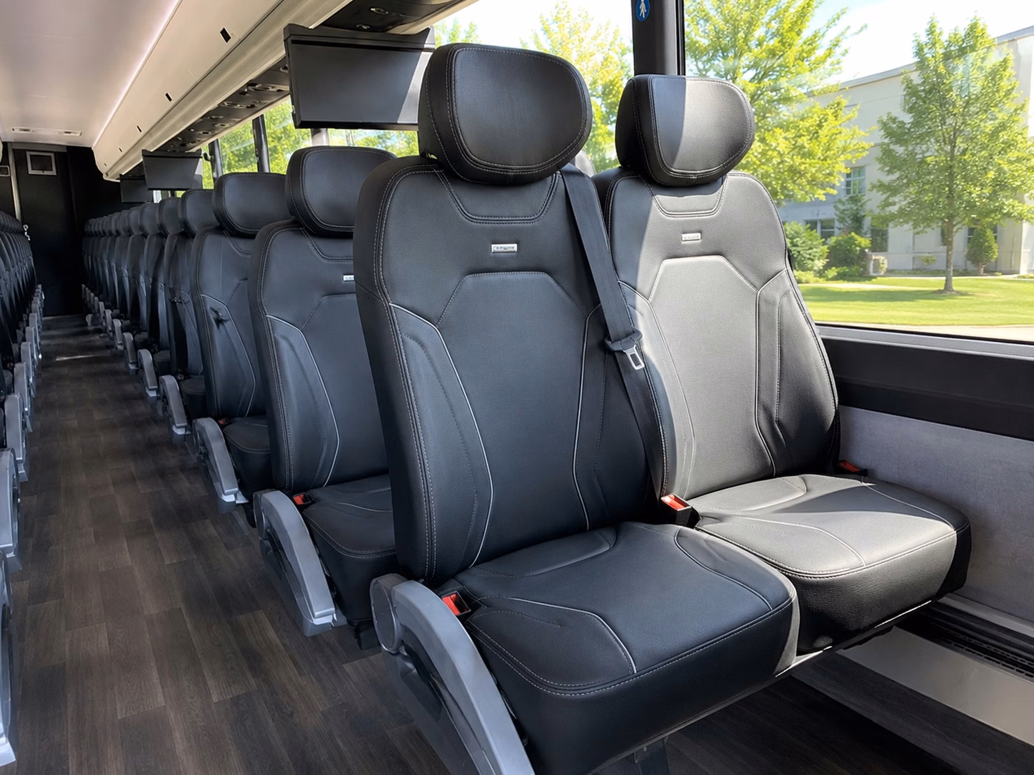 shuttle guests between palmdale wedding venues and hotels without the headache